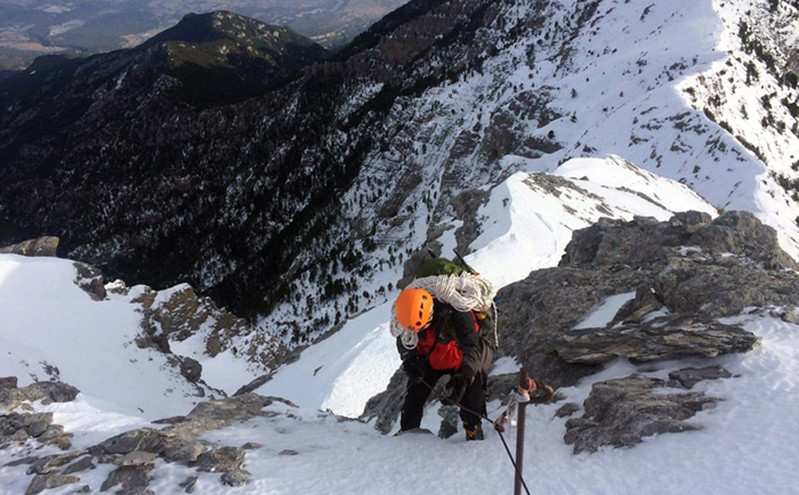 Άρτα: Μάχη με τον χρόνο για τη διάσωση ορειβάτη που έχει εγκλωβιστεί &#8211; Δεν κατάφερε να προσεγγίσει το Super Puma