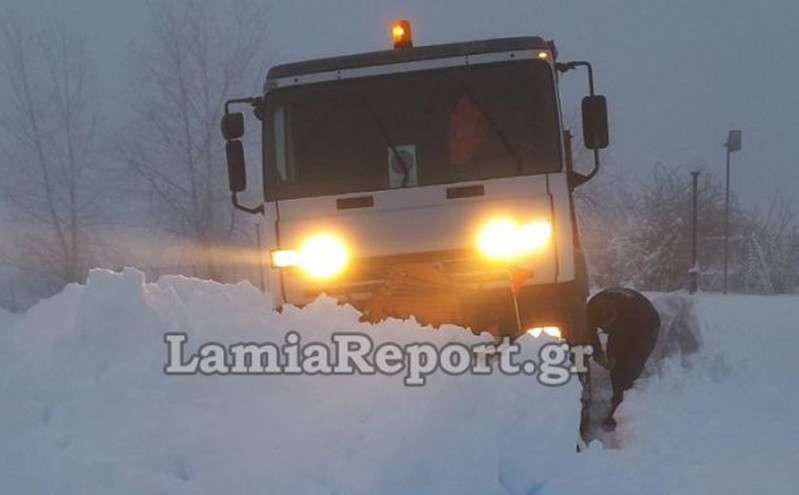 Κακοκαιρία Διομήδης: Μισό μέτρο χιόνι στα ορεινά χωριά της Λαμίας &#8211; Δείτε εικόνες