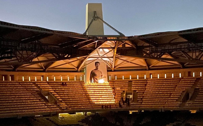 ΑΕΚ: Κεριά κάτω από τον πυλώνα του Στέλιου Σεραφείδη στην OPAP Arena έβαλε η Original