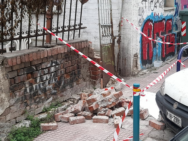 Τραγωδία στη Λάρισα: Σκοτώθηκε 22χρονος που καταπλακώθηκε από τοίχο στο κέντρο της πόλης