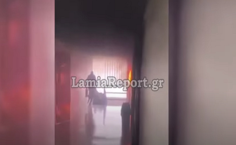 Αταλάντη: Έβαλαν φωτιά σε διάδρομο σχολείου με αντισηπτικό