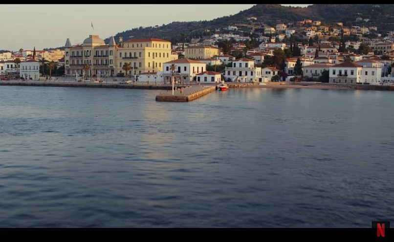 Netflix: Οι Σπέτσες και το ξενοδοχείο Poseidonion Grand Hotel στο teaser των ταινιών του 2022