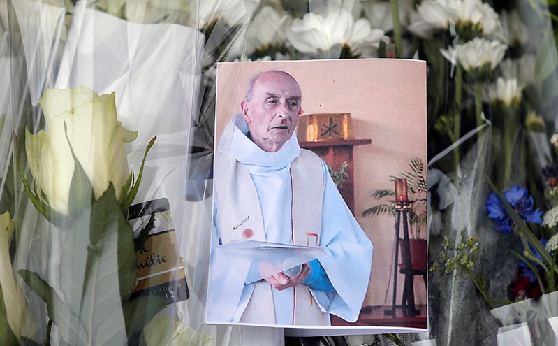 Η σφαγή ιερέα από τζιχαντιστές σε εκκλησία που συγκλόνισε τη Γαλλία – Ξεκινά η δίκη