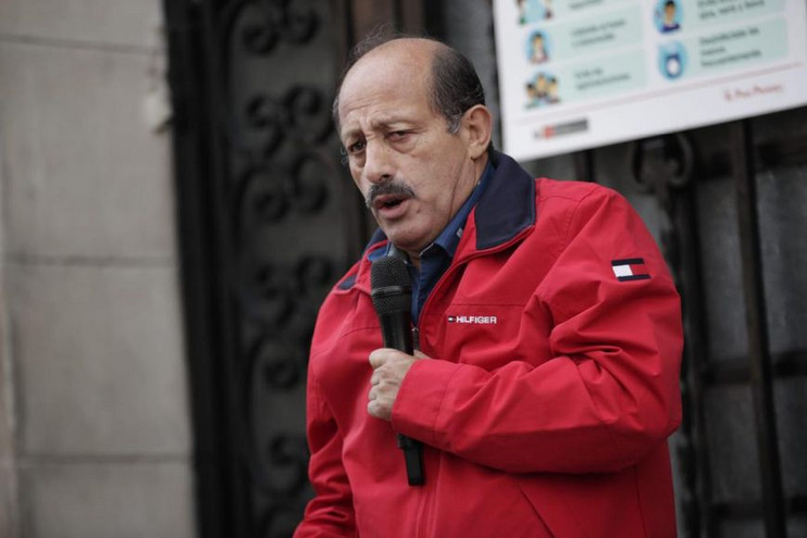 Περού: Ο Έκτορ Βαλέρ Πίντο επιβεβαίωσε πώς θα εγκαταλείψει το αξίωμα του πρωθυπουργού