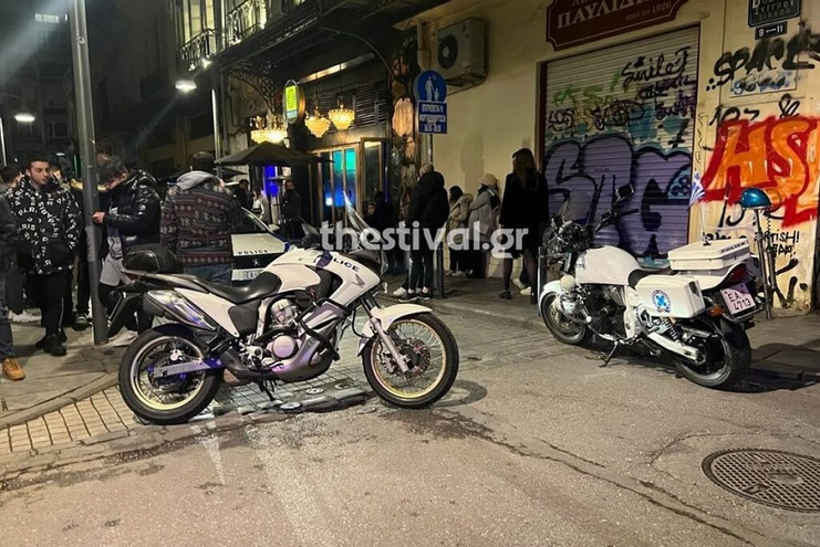 Θεσσαλονίκη: Τουλάχιστον πέντε τραυματίες σε επεισόδια σε μπαρ – Με ρόπαλα χτυπούσαν ότι έβρισκαν μπροστά τους