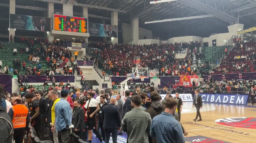 Τουρκία: Σκηνές χάους στο Φενέρμπαχτσε-Γαλατασαράι για το Κύπελλο μπάσκετ