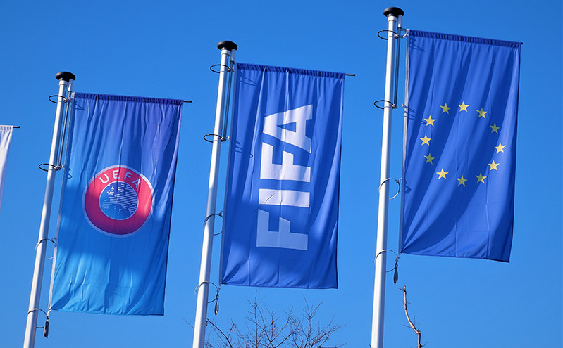 FIFA και UEFA αποβάλλουν όλες τις ρωσικές ομάδες και την εθνική Ρωσίας από τις διεθνείς διοργανώσεις