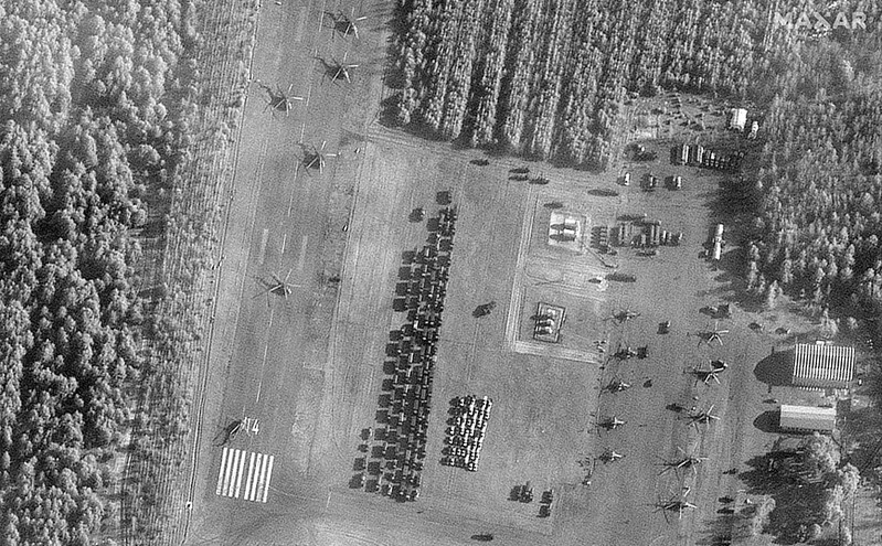 Δορυφορικές εικόνες δείχνουν συγκέντρωση στρατευμάτων στη νότια Λευκορωσία