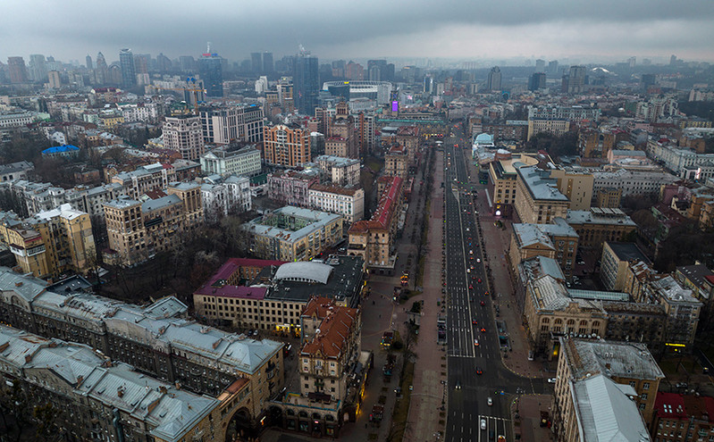 Εισβολή στην Ουκρανία: Η ανατριχιαστική στιγμή που ηχούν οι σειρήνες πολέμου στο Κίεβο