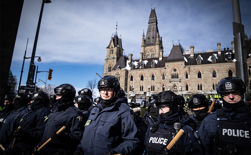 Καναδάς: Η αστυνομία «ασφάλισε» το κέντρο της Οτάβα &#8211; Απομακρύνθηκαν οι διαδηλωτές μετά από κατάληψη 3 εβδομάδων