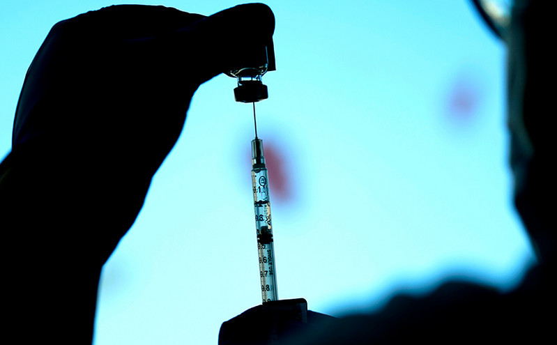 ΗΠΑ: H πολιτικοποίηση των εμβολίων Covid-19 τροφοδοτεί το αντιεμβολιαστικό κίνημα