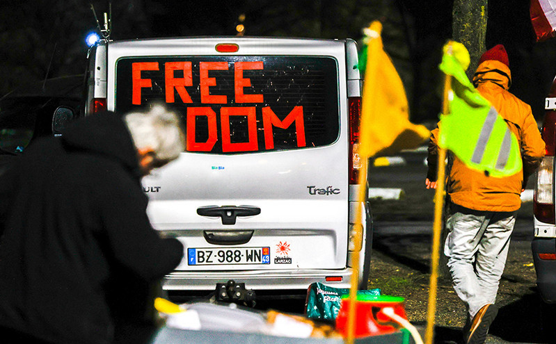Κορονοϊός: Στις Βρυξέλλες έφτασαν κάποια οχήματα από το «Κομβόι της Ελευθερίας» παρά την απαγόρευση