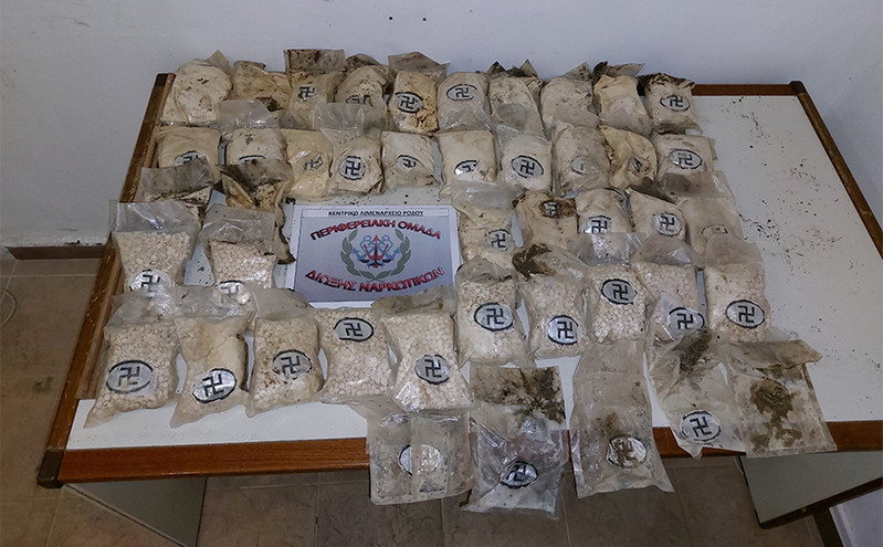 Βρέθηκε σάκος με χιλιάδες «χάπια των τζιχαντιστών» σε παραλία της Ρόδου &#8211; Ήταν σε συσκευασίες με σβάστικες