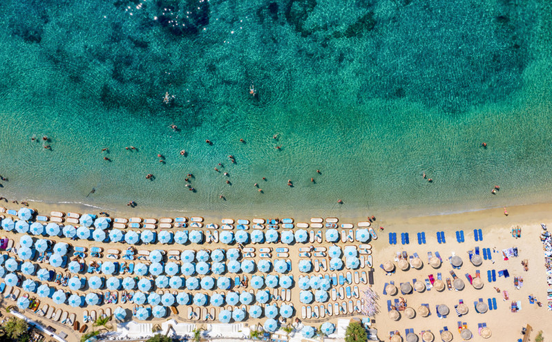 Έξι ελληνικά νησιά να ερωτευτείς: «Φανταστικές παραλίες, παραδεισένια φύση και ρομαντικά χωριά»