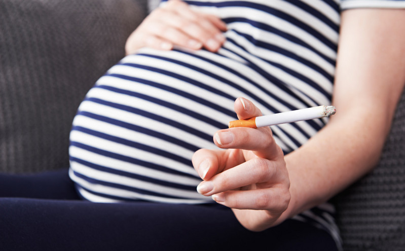 Έρευνα: Το κάπνισμα κατά την εγκυμοσύνη μπορεί να προκαλέσει xρόνια οφθαλμολογική πάθηση στα βρέφη