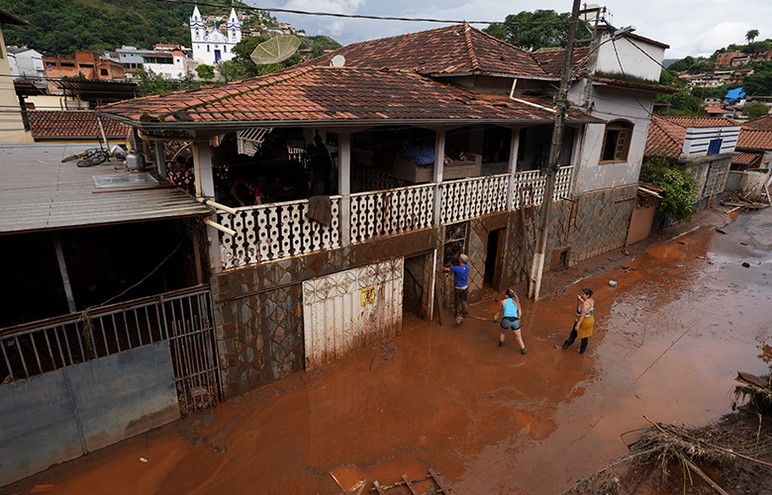Τραγική κατάσταση από τις πλημμύρες στη Βραζιλία: 18 νεκροί, ζημιές σε σπίτια, αυτοκίνητα παρασύρθηκαν