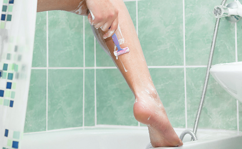 Τι θα συμβεί στα πόδια σας αν τα ξυρίζετε κάθε μέρα