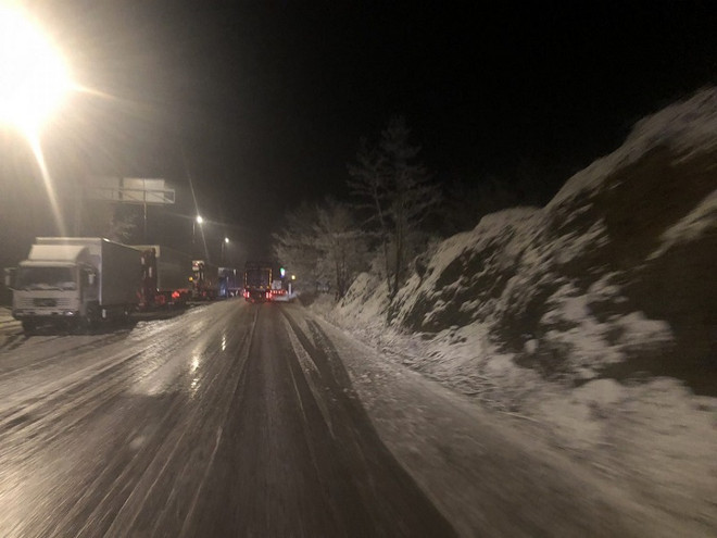 Έκλεισε για τα φορτηγά η εθνική οδός Τρικάλων-Ιωαννίνων, λόγω χιονόπτωσης