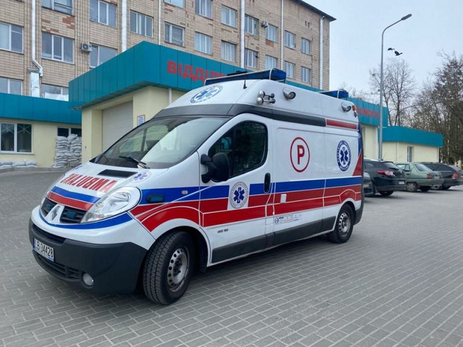 Πόλεμος στην Ουκρανία: 26 ασθενοφόρα κατευθύνονται προς την στρατιωτική βάση που δέχθηκε ρωσικό πλήγμα