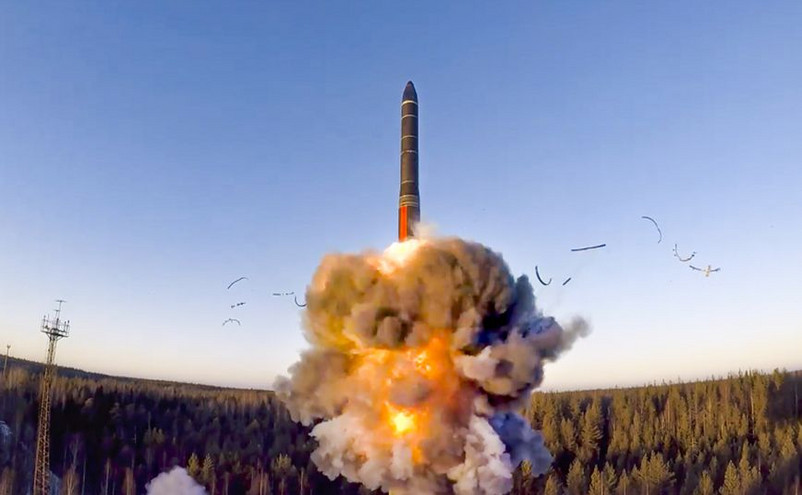 Πόλεμος στην Ουκρανία: Έμμεση απειλή από τη Ρωσία για χρήση πυρηνικών όπλων
