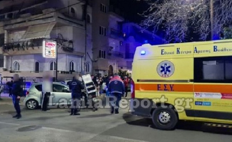 Σοβαρό τροχαίο στη Λαμία: Διανομέας συγκρούστηκε με ΙΧ και εκτινάχθηκε στον αέρα