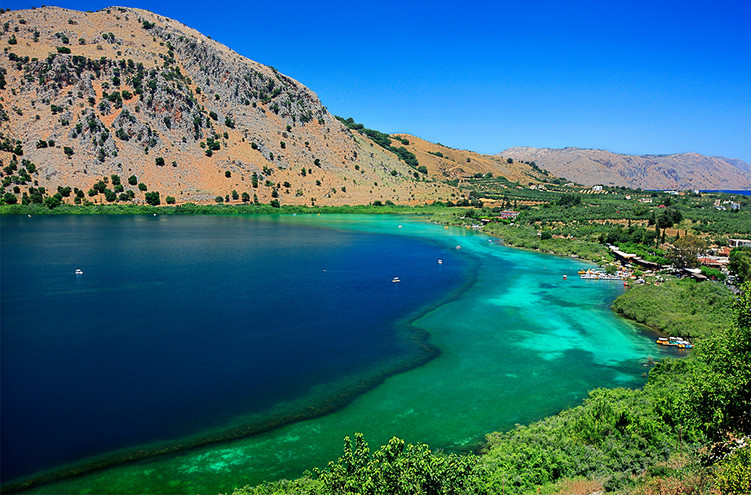 Λίμνη Κουρνά: Η υδάτινη αγκαλιά των θρύλων στα Χανιά