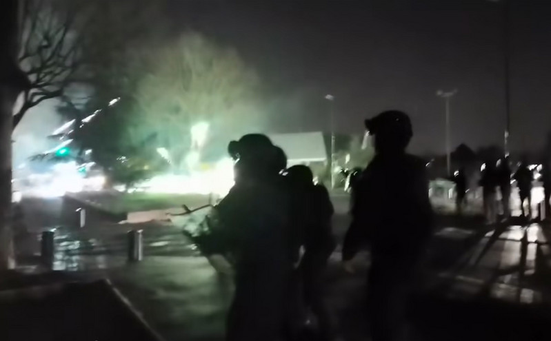 Νύχτα ταραχών και πύρινα οδοφράγματα στο Παρίσι μετά τον θάνατο άνδρα από σφαίρα αστυνομικού