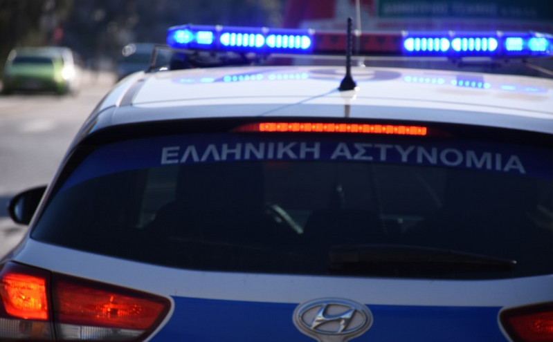 Κολωνός: Αστυνομικός και 34χρονος κακοποιός απείλησαν με όπλο γυναίκα για να τους δώσει λεφτά &#8211; Συνελήφθησαν για εκβιασμό