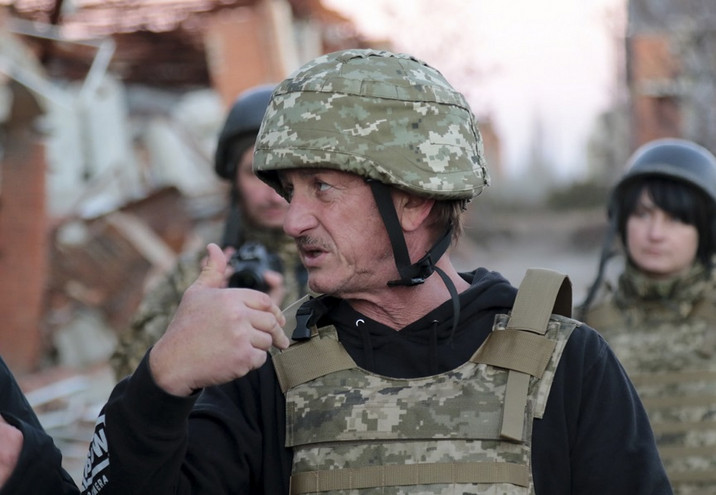 Πόλεμος στην Ουκρανία: Ο Σον Πεν θα βοηθήσει την Κρακοβία να φιλοξενήσει Ουκρανούς πρόσφυγες