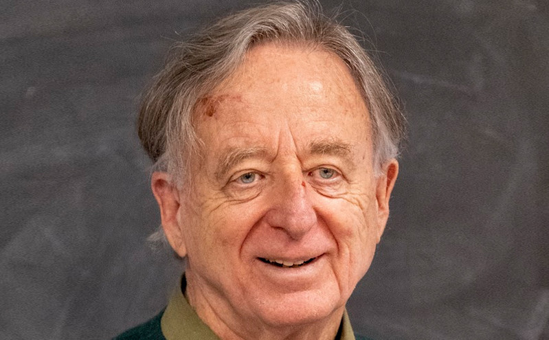 Ντένις Σάλιβαν: Ο καθηγητής των πανεπιστημίων City και SUNY τιμήθηκε με το «Νόμπελ» Μαθηματικών