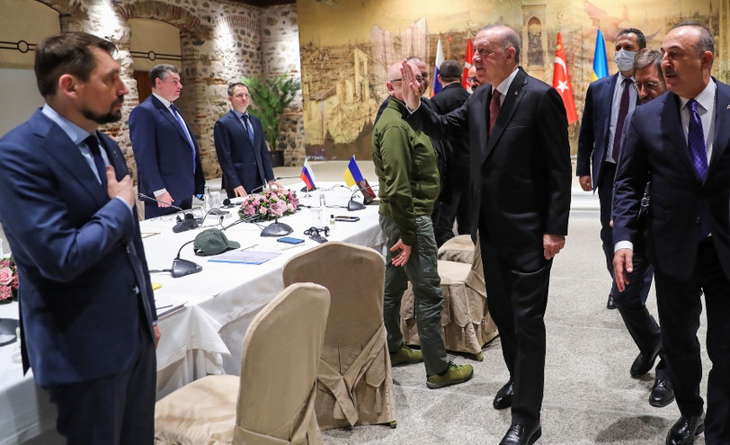 Τι είχαν στο τραπέζι των διαπραγματεύσεων οι Τούρκοι μετά τη δηλητηρίαση Αμπράμοβιτς: Ο φόβος έφερε εμφιαλωμένα νερά