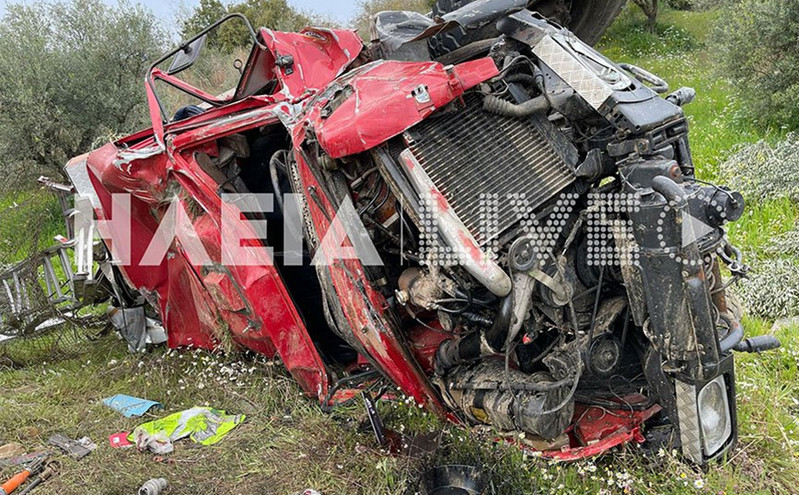 Αρχαία Ολυμπία: Εικόνες από την ανατροπή πυροσβεστικού &#8211; Τραυματίστηκαν δύο πυροσβέστες