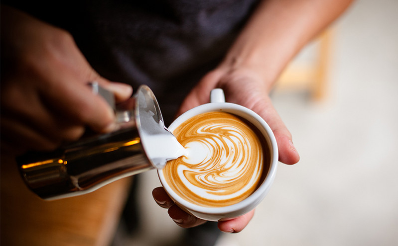 Καλά νέα για τους φίλους του καφέ – Τι δείχνουν νέες μελέτες