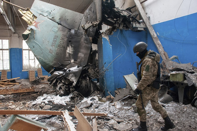 Πόλεμος στην Ουκρανία: Αναφορές για δύο νεκρούς από βομβαρδισμό κτιρίου κοντά στο Χάρκοβο