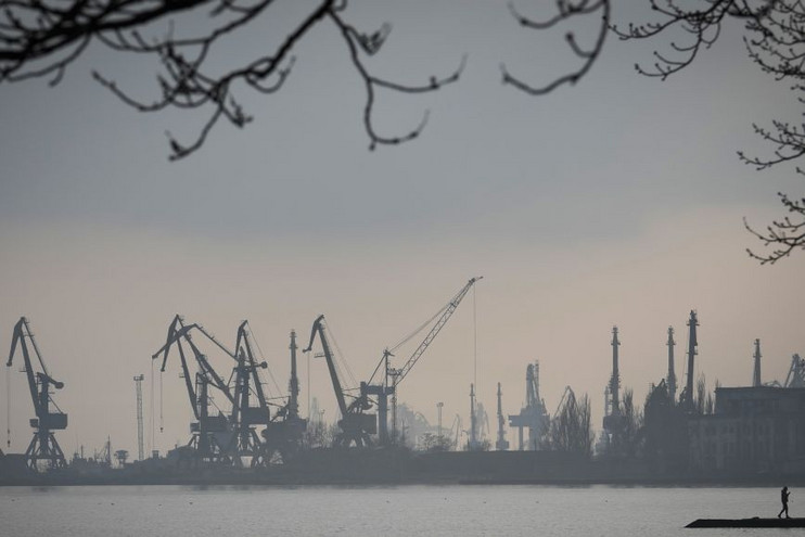 Πόλεμος στην Ουκρανία: Αναχώρησε το πρώτο εμπορικό πλοίο από το λιμάνι της Μαριούπολης
