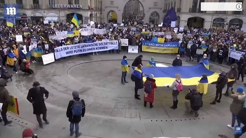 Πόλεμος στην Ουκρανία: Περισσότερα από 50.000 άτομα διαδήλωσαν στο Μόναχο κατά της ρωσικής εισβολής