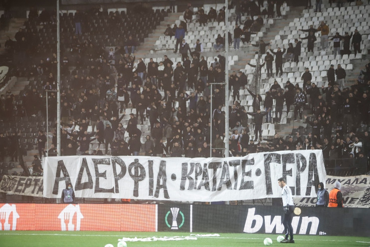 Θεσσαλονίκη: Εξηγήσεις για το πανό στην Τούμπα έδωσαν πέντε οπαδοί του ΠΑΟΚ