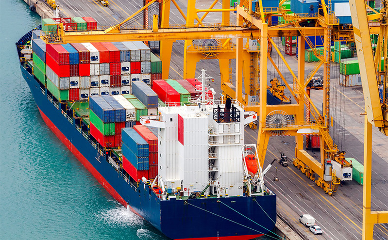 Εκτίναξη κατά 98,7% του ελλείμματος στο εμπορικό ισοζύγιο τον Ιανουάριο: Άλμα των εισαγωγών στα 6,3 δισ. ευρώ