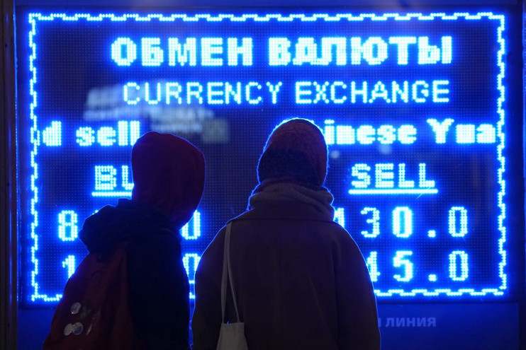 Πόλεμος στην Ουκρανία: Οι επτά ρωσικές τράπεζες που απέκλεισε η Ευρωπαϊκή Ένωση από το SWIFT