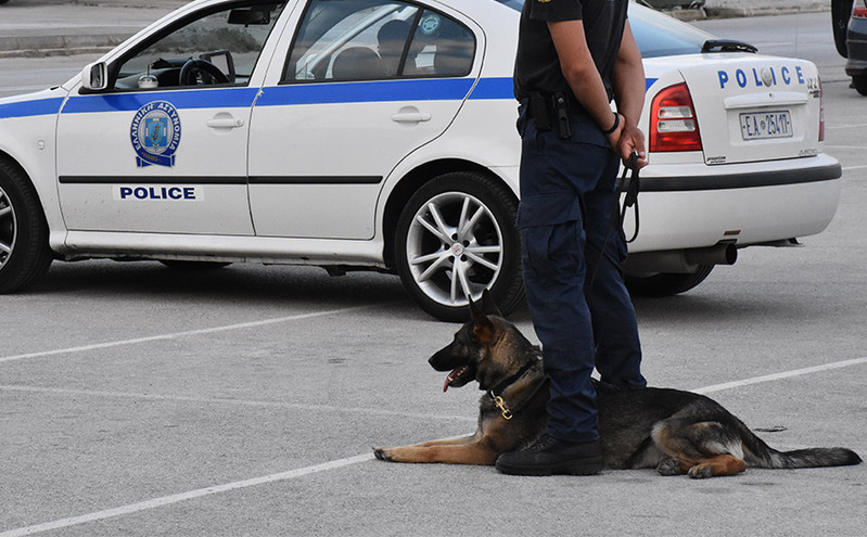 Θεσσαλονίκη: Αστυνομικός σκύλος ξετρύπωσε ναρκωτικά σε σπίτι 45χρονου
