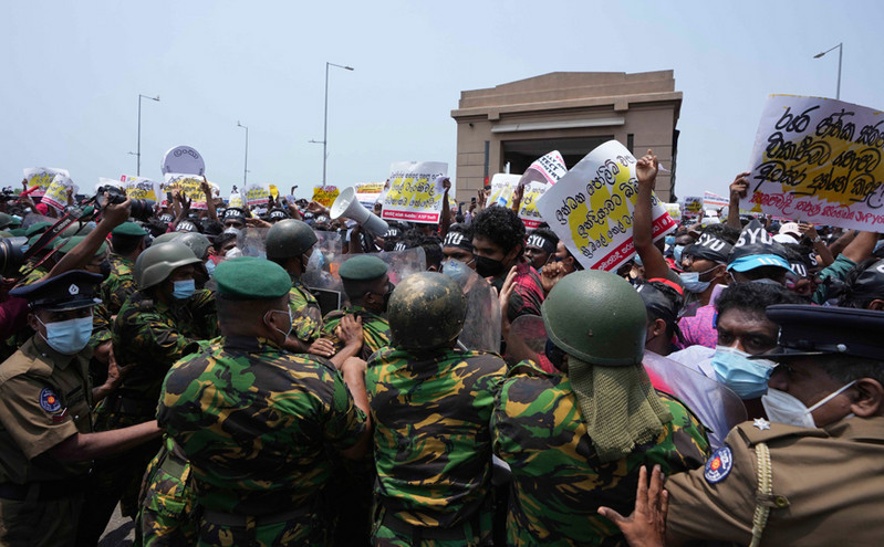 Χαμός στη Σρι Λάνκα από τις ελλείψεις καυσίμων &#8211; Ο στρατός αναπτύσσεται στα πρατήρια