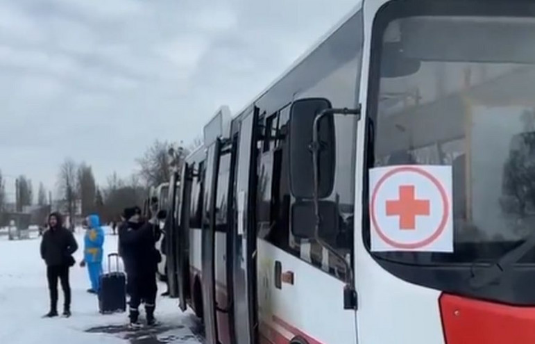 Ουκρανία: Πάνω από 100 λεωφορεία με αμάχους αναχώρησαν από το Σούμι