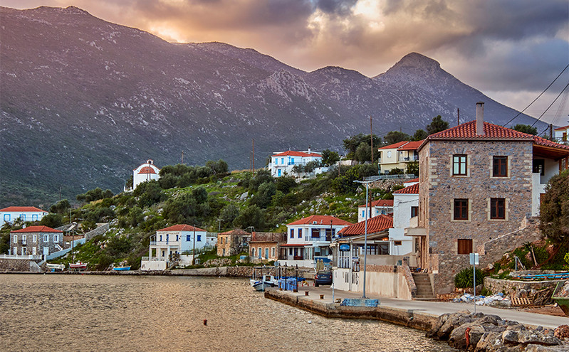 Ανοιξιάτικες αποδράσεις: Τρία χωριά στην Πελοπόννησο για όμορφα ταξίδια
