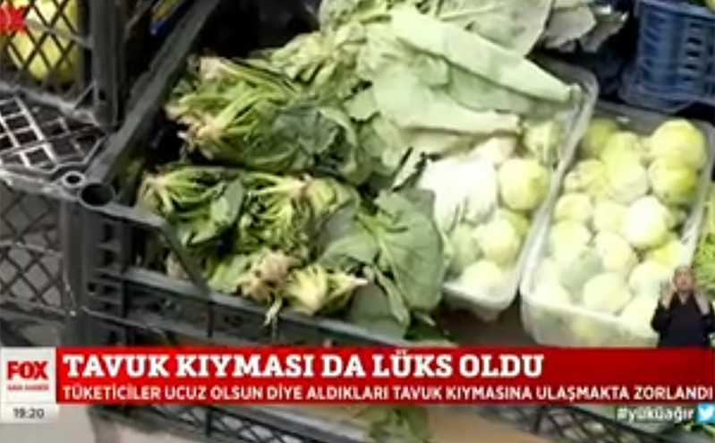 Τουρκικά ΜΜΕ: Φτωχοί πολίτες αγοράζουν σάπια λαχανικά και μπαγιάτικο ψωμί