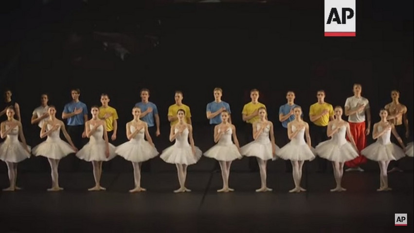 Πόλεμος στην Ουκρανία: Έναν φρικτό εφιάλτη νιώθουν ότι βλέπουν οι χορευτές του «Μπαλέτου της Πόλης του Κιέβου»
