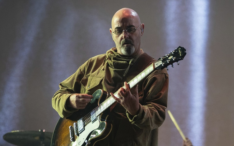 Paul Arthurs: Με καρκίνο στις αμυγδαλές διαγνώστηκε ο κιθαρίστας των Oasis