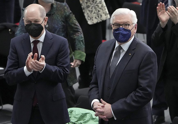 Γερμανία: Ο ουκρανός πρέσβης καταγγέλλει την πολιτική του Σολτς ως «μαχαίρι στην πλάτη της Ουκρανίας