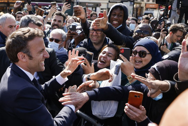 Γαλλικές εκλογές: Οι μεγάλες εφημερίδες καλούν τον κόσμο να ψηφίσει τον Μακρόν