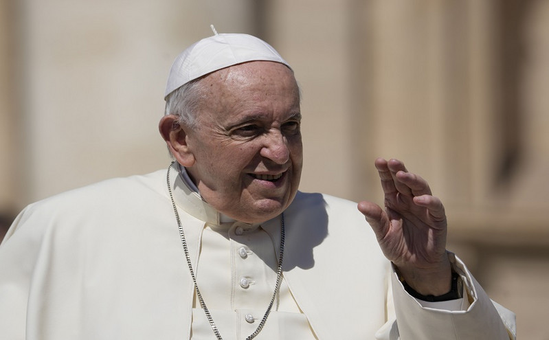 Πάπας Φραγκίσκος: Δεν μπορώ να περπατήσω, πρέπει να υπακούσω στον γιατρό
