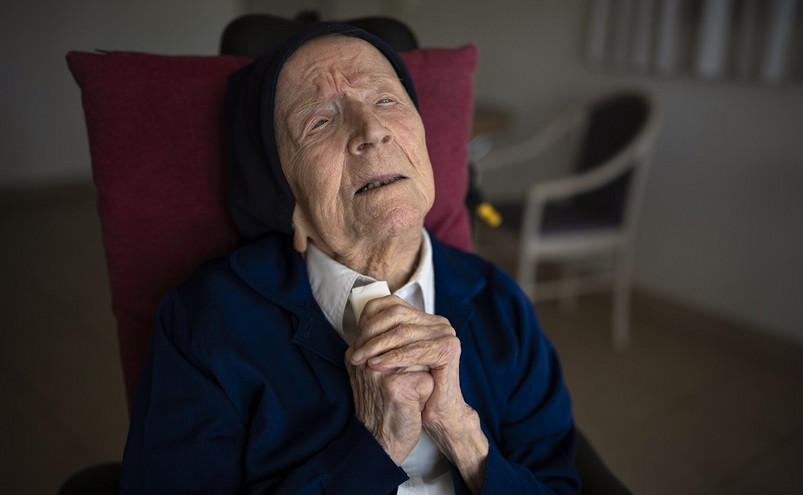 Ο γηραιότερος άνθρωπος στον κόσμο έγινε η καλόγρια Αντρέ &#8211; Νίκησε και τον κορονοϊό σε ηλικία 117 ετών